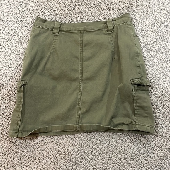 Green Skirt - Picture 3 of 3